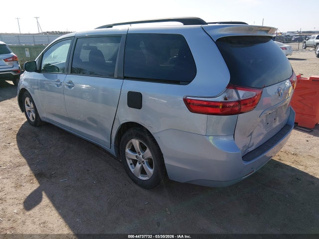 44737732 :رقم المزاد ، 5TDKK3DC5FS645791 vin ، 2015 Toyota Sienna Le 8 Passenger مزاد بيع