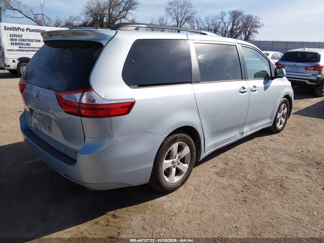 44737732 :رقم المزاد ، 5TDKK3DC5FS645791 vin ، 2015 Toyota Sienna Le 8 Passenger مزاد بيع