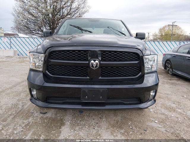 44737806 :رقم المزاد ، 1C6RR7FG8JS253624 vin ، 2018 Ram 1500 Express  4x4 6'4 Box مزاد بيع