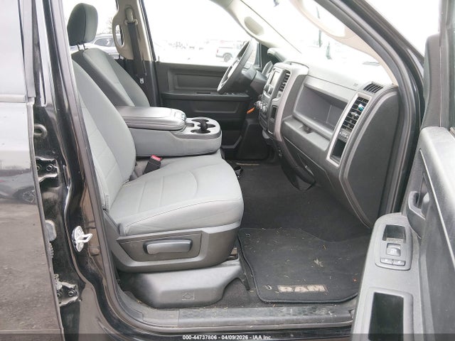 44737806 :رقم المزاد ، 1C6RR7FG8JS253624 vin ، 2018 Ram 1500 Express  4x4 6'4 Box مزاد بيع