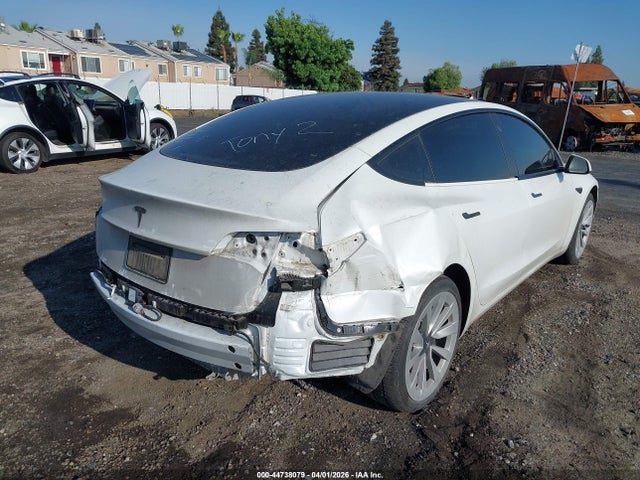 44738079 :رقم المزاد ، 5YJ3E1EA6NF359349 vin ، 2022 Tesla Model 3 Rear-wheel Drive مزاد بيع