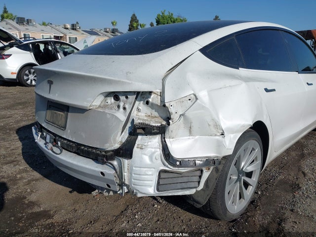 44738079 :رقم المزاد ، 5YJ3E1EA6NF359349 vin ، 2022 Tesla Model 3 Rear-wheel Drive مزاد بيع