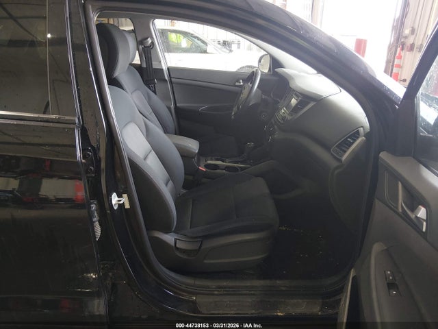 KM8J33A42GU055630 Hyundai TUCSON SE