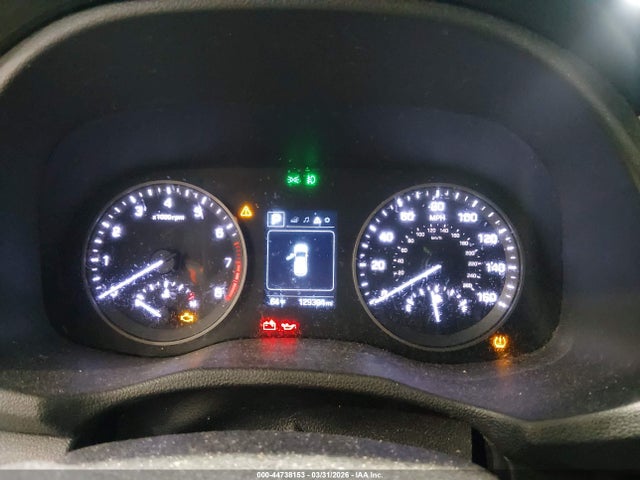 KM8J33A42GU055630 Hyundai TUCSON SE
