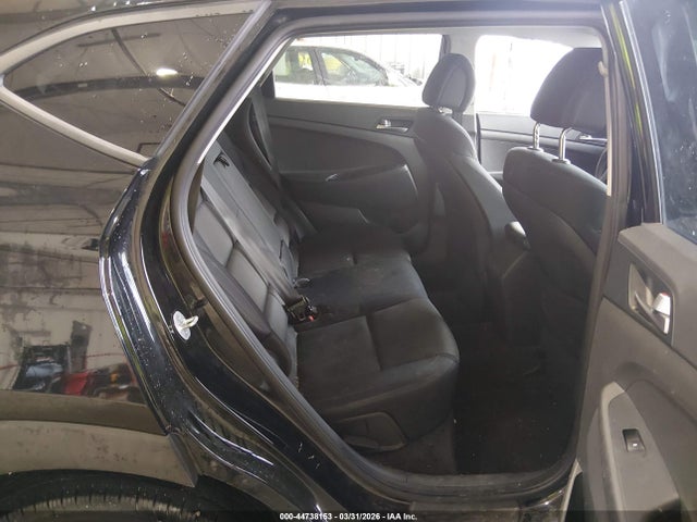 KM8J33A42GU055630 Hyundai TUCSON SE