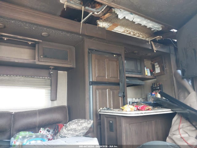 Продаж на аукціоні авто 2018 Forest River Rockwood, vin: 4X4TRLH21J1879928, номер лоту: 44738204