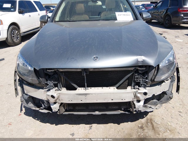 44738261 :رقم المزاد ، WDC0G4JBXHV010658 vin ، 2017 Mercedes-benz Glc 300 مزاد بيع