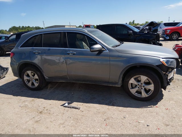 44738261 :رقم المزاد ، WDC0G4JBXHV010658 vin ، 2017 Mercedes-benz Glc 300 مزاد بيع