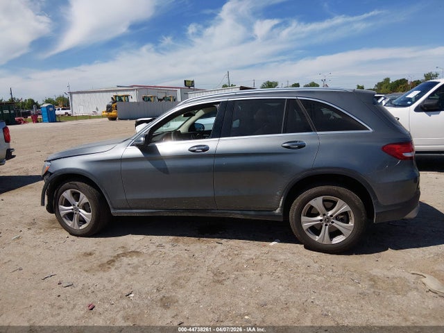 44738261 :رقم المزاد ، WDC0G4JBXHV010658 vin ، 2017 Mercedes-benz Glc 300 مزاد بيع