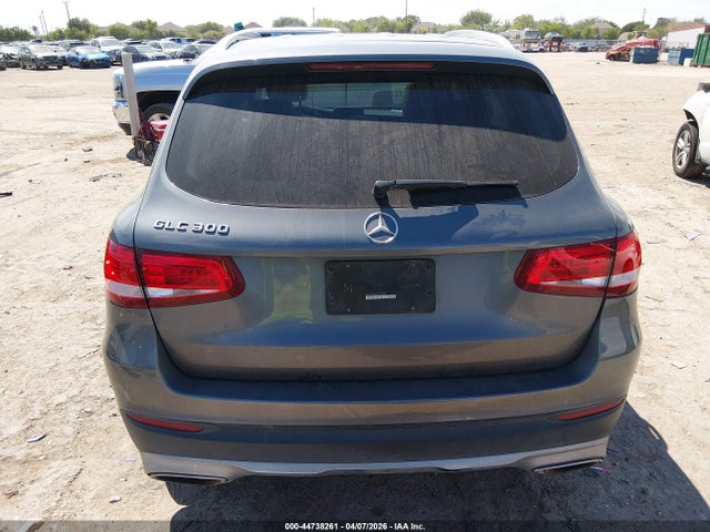 44738261 :رقم المزاد ، WDC0G4JBXHV010658 vin ، 2017 Mercedes-benz Glc 300 مزاد بيع
