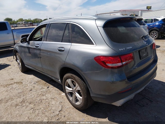 44738261 :رقم المزاد ، WDC0G4JBXHV010658 vin ، 2017 Mercedes-benz Glc 300 مزاد بيع
