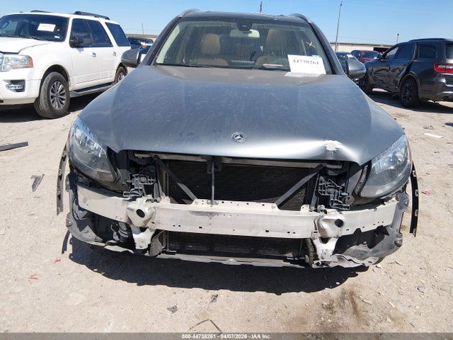 44738261 :رقم المزاد ، WDC0G4JBXHV010658 vin ، 2017 Mercedes-benz Glc 300 مزاد بيع