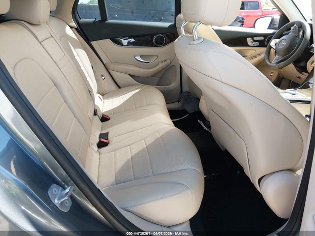 44738261 :رقم المزاد ، WDC0G4JBXHV010658 vin ، 2017 Mercedes-benz Glc 300 مزاد بيع