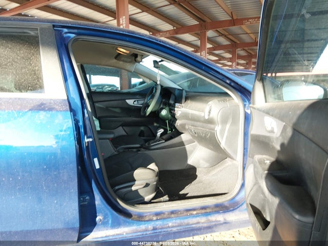 44738276 :رقم المزاد ، 3KPF24AD5NE437052 vin ، 2022 Kia Forte Lxs مزاد بيع