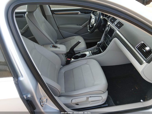 2016 Volkswagen Passat 1.8t Se მანქანა იყიდება აუქციონზე, vin: 1VWBT7A3XGC019761, აუქციონის ნომერი: 44738307