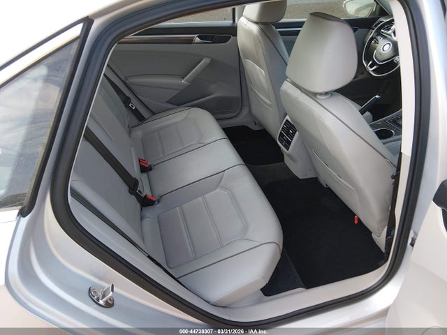 2016 Volkswagen Passat 1.8t Se მანქანა იყიდება აუქციონზე, vin: 1VWBT7A3XGC019761, აუქციონის ნომერი: 44738307