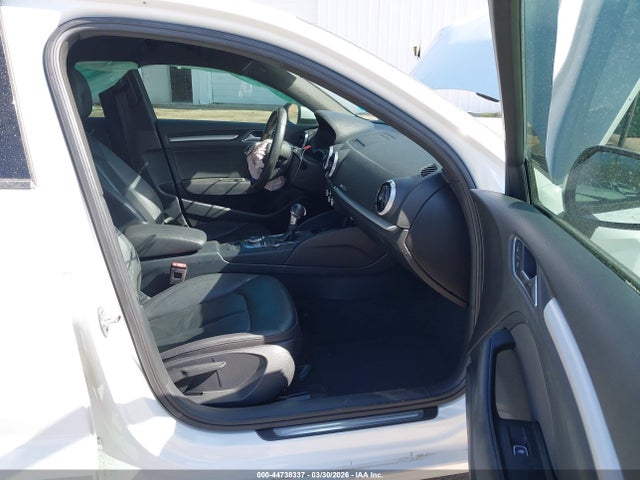 2018 AUDI A3 WAUAUGFF8J1060274 Photo 4