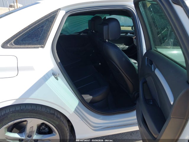 2018 AUDI A3 WAUAUGFF8J1060274 Photo 7