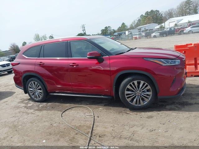 Toyota Highlander Hybrid Platinum 2022 5TDEBRCH4NS081062 Image 13