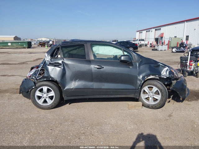 3GNCJKSB8LL113682 Chevrolet Trax Fwd Ls