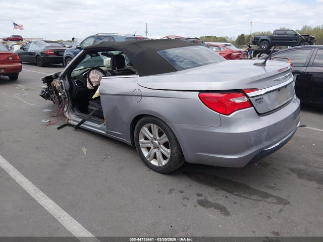 2014 CHRYSLER 200 1C3BCBEGXEN107461 Photo 2