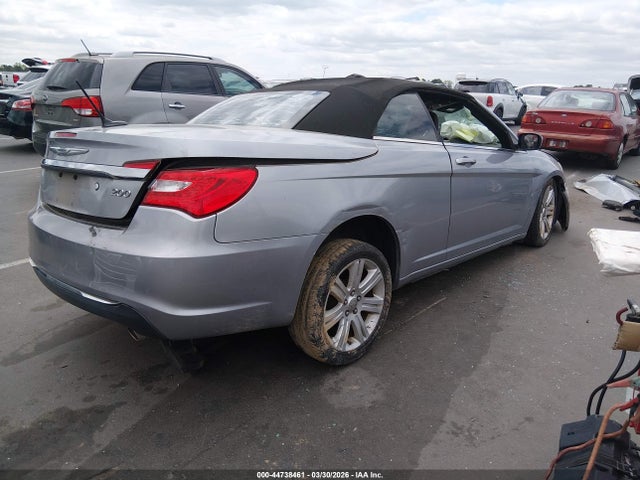 2014 CHRYSLER 200 1C3BCBEGXEN107461 Photo 3