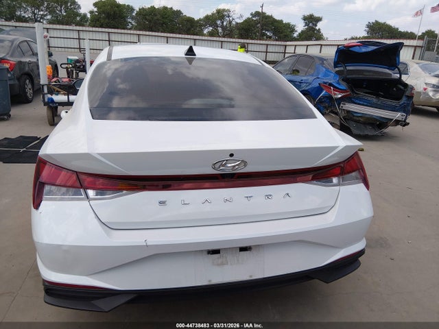 Продажа на аукционе авто 2022 Hyundai Elantra Sel, vin: 5NPLM4AGXNH068627, номер лота: 44738483