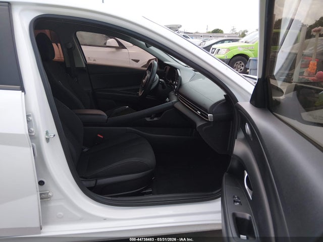 Продажа на аукционе авто 2022 Hyundai Elantra Sel, vin: 5NPLM4AGXNH068627, номер лота: 44738483