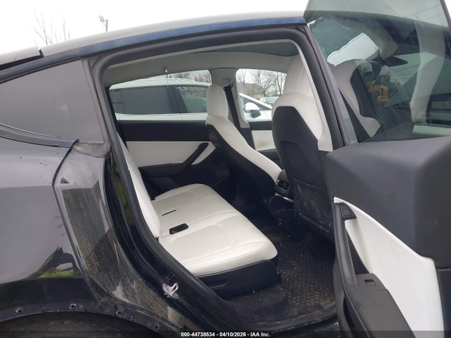 Продажа на аукционе авто 2022 Tesla Model Y Long Range Dual Motor All-wheel Drive, vin: 7SAYGAEE6NF315261, номер лота: 44738534