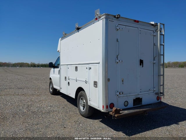 2013 CHEVROLET EXPRESS CUTAWAY 1GB0G2BGXD1110866 Photo 2