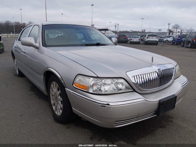 Продажа на аукционе авто 2006 Lincoln Town Car Designer Series, vin: 1LNHM83W96Y609471, номер лота: 44738867
