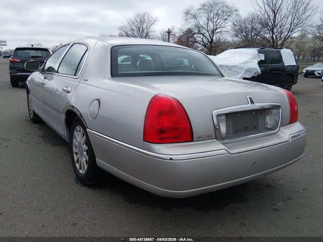 Продажа на аукционе авто 2006 Lincoln Town Car Designer Series, vin: 1LNHM83W96Y609471, номер лота: 44738867