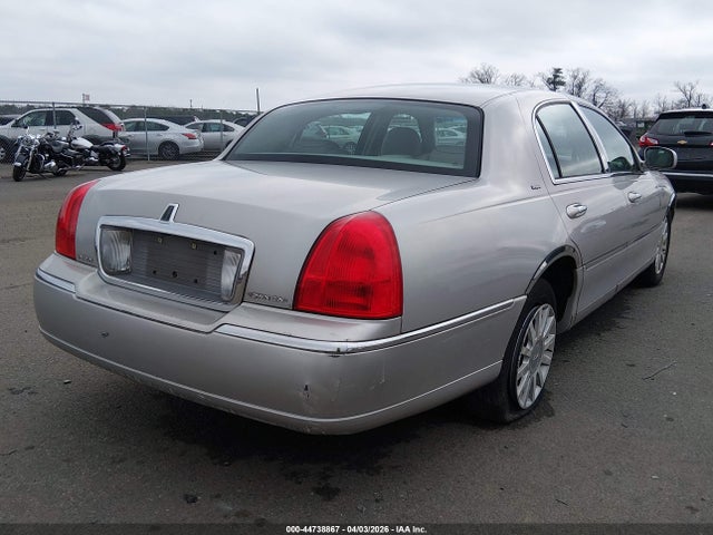 Продажа на аукционе авто 2006 Lincoln Town Car Designer Series, vin: 1LNHM83W96Y609471, номер лота: 44738867