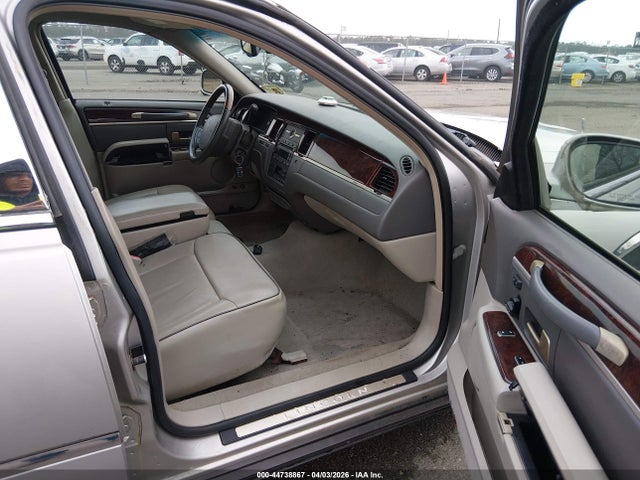 Продажа на аукционе авто 2006 Lincoln Town Car Designer Series, vin: 1LNHM83W96Y609471, номер лота: 44738867