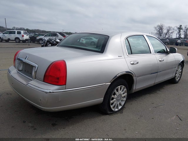 Продажа на аукционе авто 2006 Lincoln Town Car Designer Series, vin: 1LNHM83W96Y609471, номер лота: 44738867