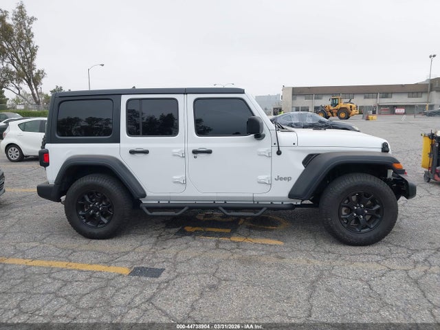 1C4HJXDG3JW227858 Jeep Wrangler Unlimited Sport S 4x4