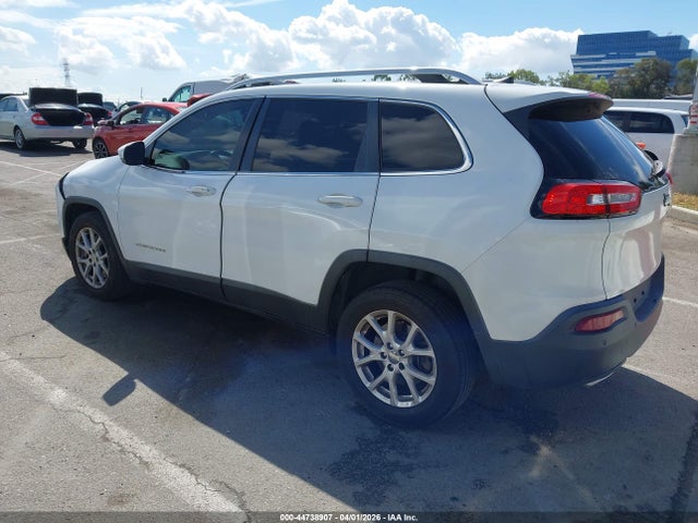 1C4PJLCS3GW336940 Jeep Cherokee Latitude