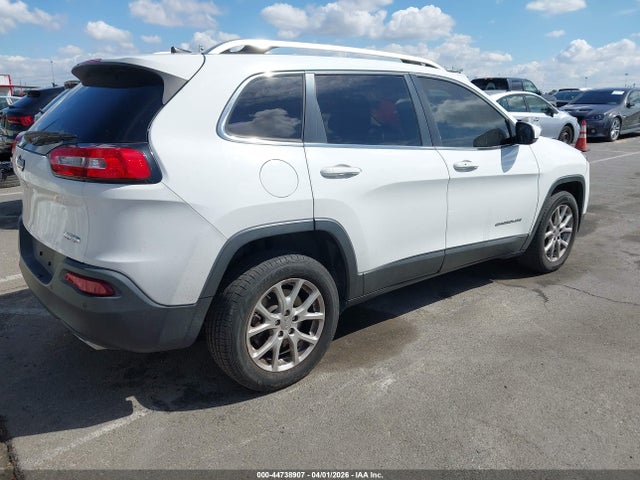 1C4PJLCS3GW336940 Jeep Cherokee Latitude