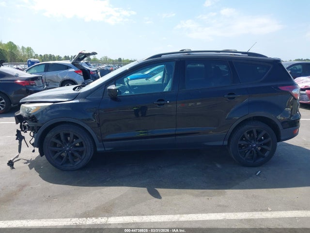 Продаж на аукціоні авто 2017 Ford Escape Se, vin: 1FMCU0GD1HUA37598, номер лоту: 44738925