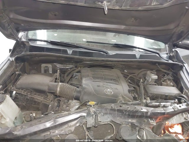 Продаж на аукціоні авто 2017 Toyota Tundra Sr5 5.7l V8, vin: 5TFDW5F12HX645099, номер лоту: 44738979