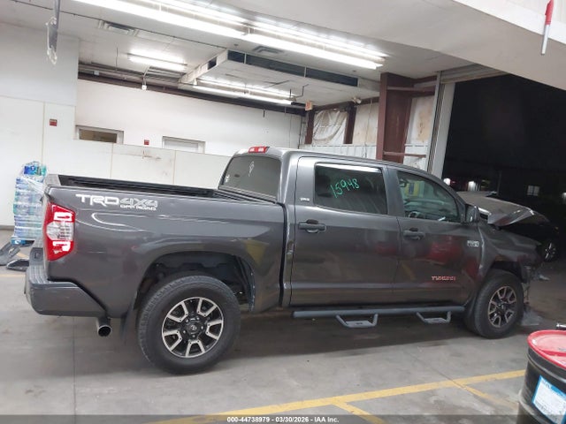 Продаж на аукціоні авто 2017 Toyota Tundra Sr5 5.7l V8, vin: 5TFDW5F12HX645099, номер лоту: 44738979