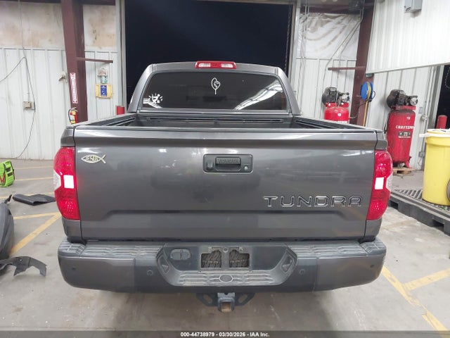 Продаж на аукціоні авто 2017 Toyota Tundra Sr5 5.7l V8, vin: 5TFDW5F12HX645099, номер лоту: 44738979