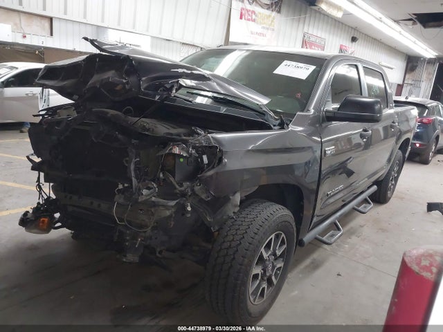 Продаж на аукціоні авто 2017 Toyota Tundra Sr5 5.7l V8, vin: 5TFDW5F12HX645099, номер лоту: 44738979