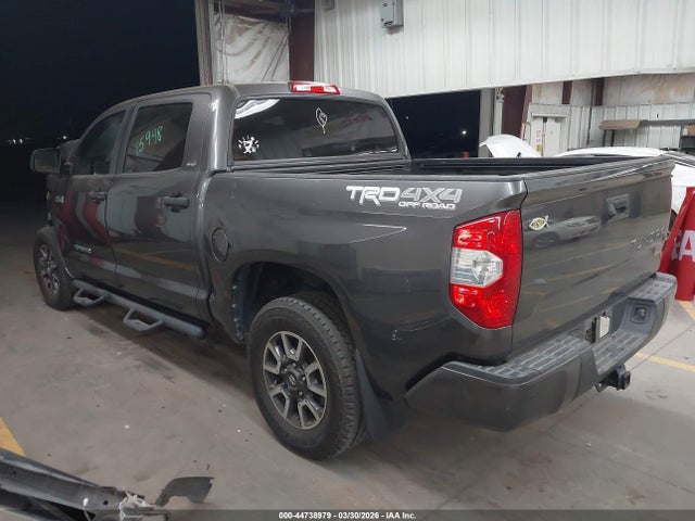 Продаж на аукціоні авто 2017 Toyota Tundra Sr5 5.7l V8, vin: 5TFDW5F12HX645099, номер лоту: 44738979