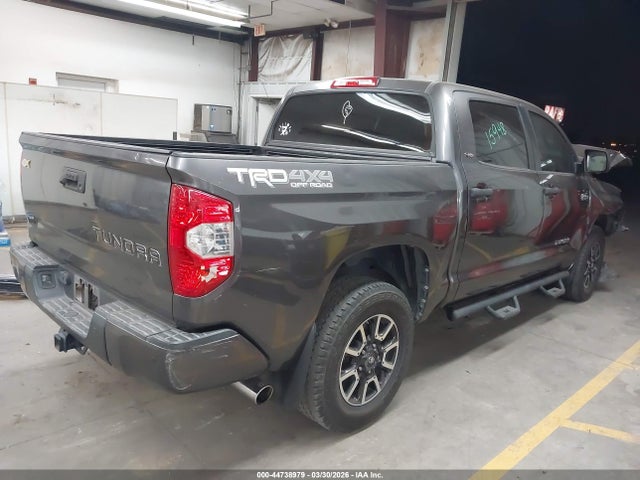 Продаж на аукціоні авто 2017 Toyota Tundra Sr5 5.7l V8, vin: 5TFDW5F12HX645099, номер лоту: 44738979