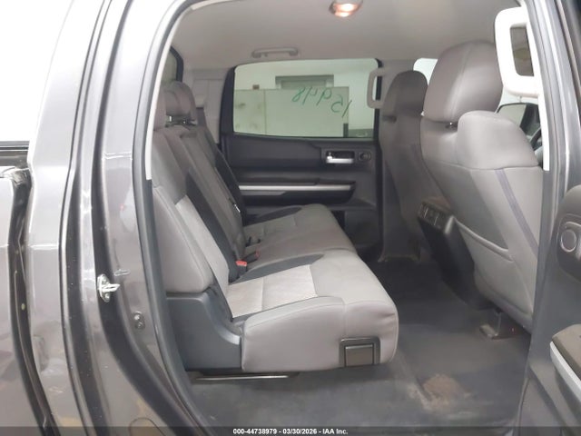 Продаж на аукціоні авто 2017 Toyota Tundra Sr5 5.7l V8, vin: 5TFDW5F12HX645099, номер лоту: 44738979