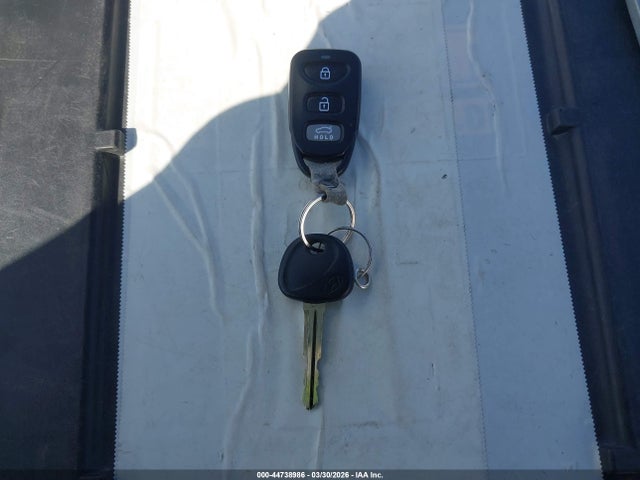 5NPD84LF8HH001977 Hyundai ELANTRA SE