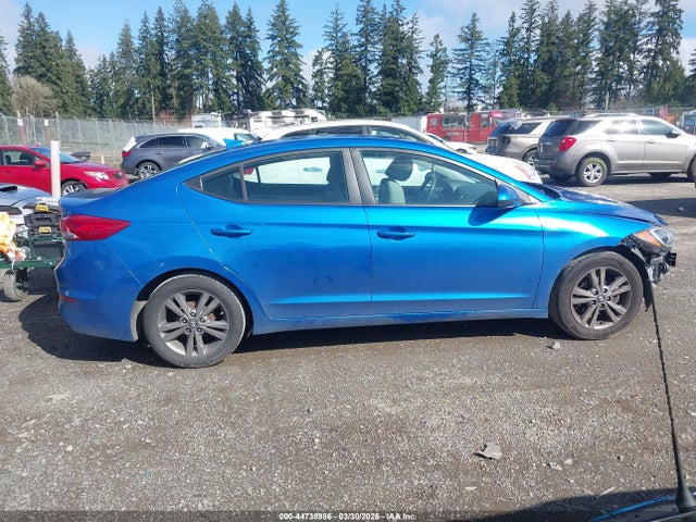 5NPD84LF8HH001977 Hyundai ELANTRA SE
