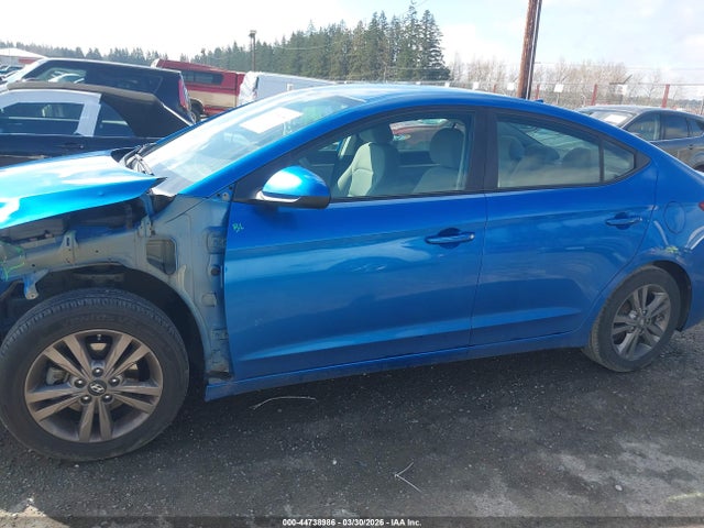5NPD84LF8HH001977 Hyundai ELANTRA SE