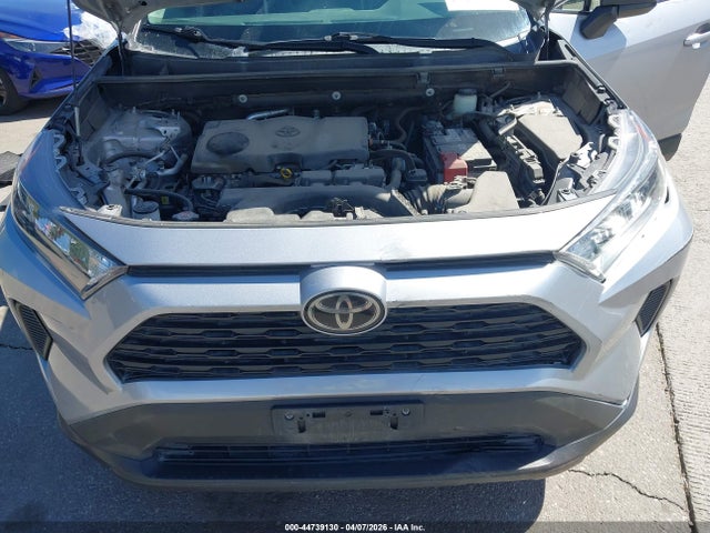 Toyota RAV4 LE 2019 JTMF1RFV4KD034386 Image 10